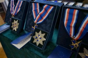medale zawieszone w etui