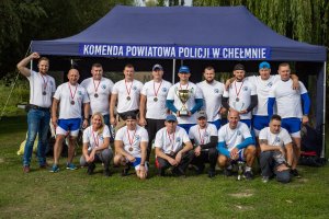 drużyna policjantów KPP Chełmno pozuje do zdjęcia