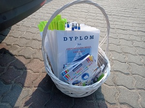 koszyk z dyplomami