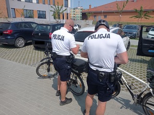 policjanci na rowerach