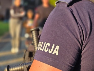 koszulka z napisem policja