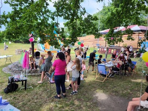 uczestnicy pikniku rodzinnego