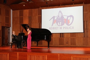 obchody święta Policji w sali koncertowej szkoły muzycznej