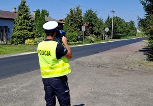Policjanci podczas działań na drodze