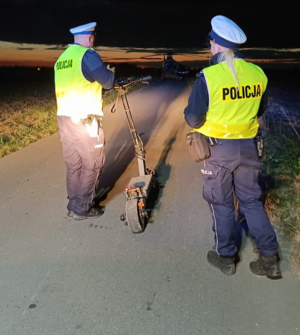 policjanci na miejscu zdarzenia